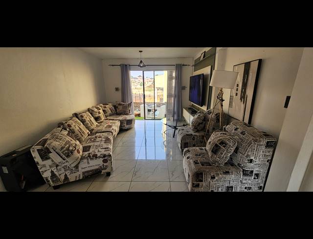 3 BEDROOM TOWNHOUSE FOR SALE IN MONDEOR